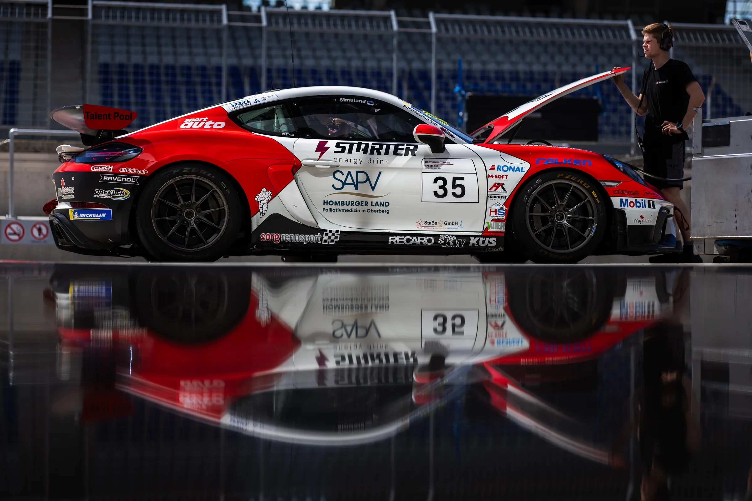 Ragnar Simuland Porsche GT4 side profile