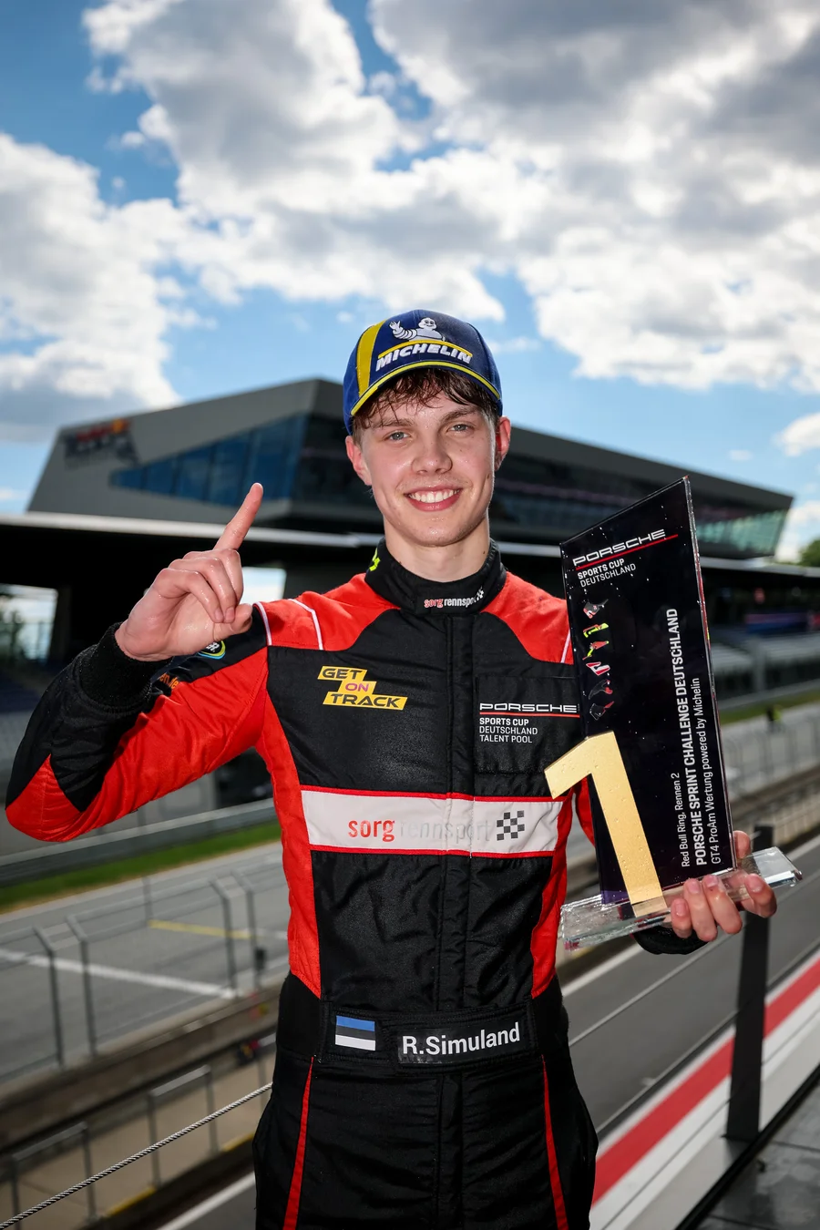Ragnar Simuland with trophy