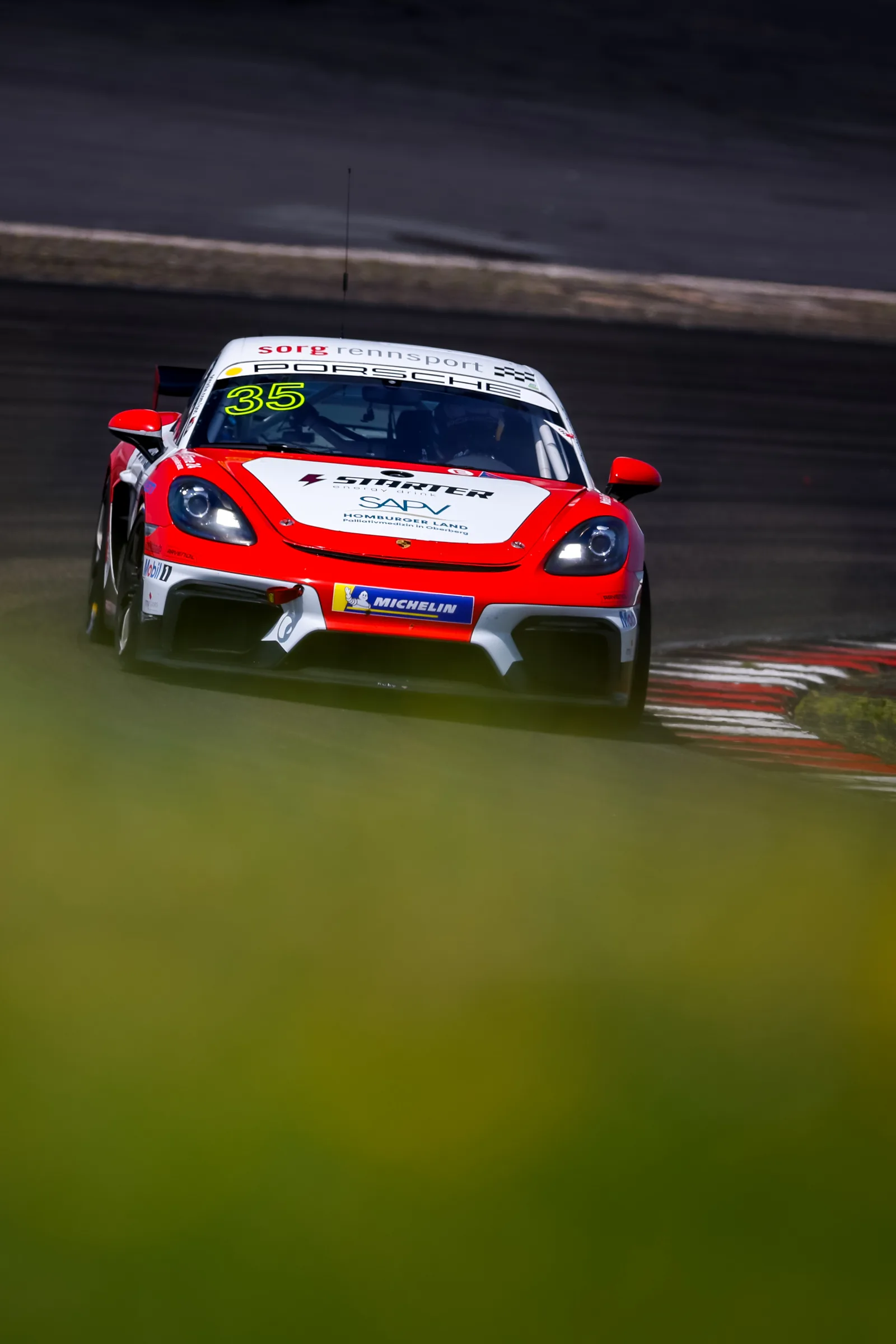 Ragnar Simuland front-on with Porsche GT4
