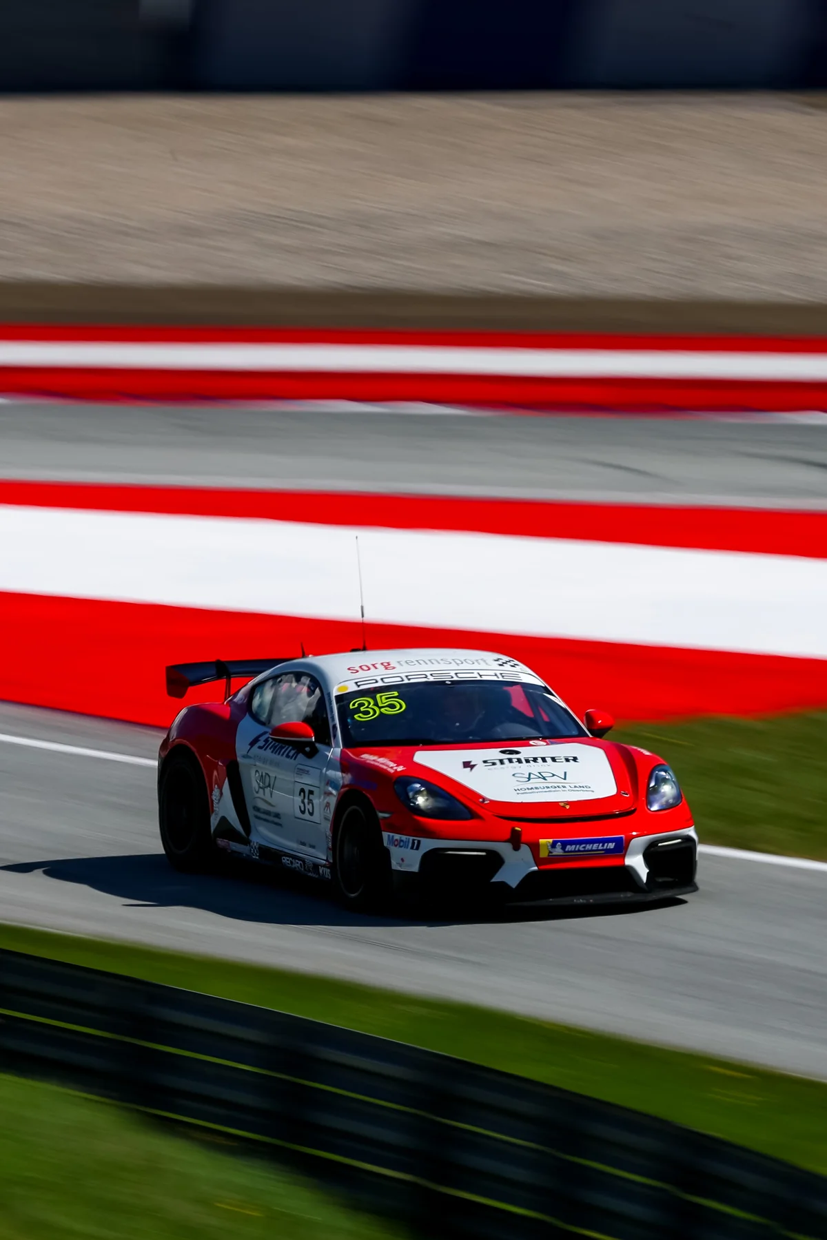 Front view of Ragnar Simuland's Porsche GT4